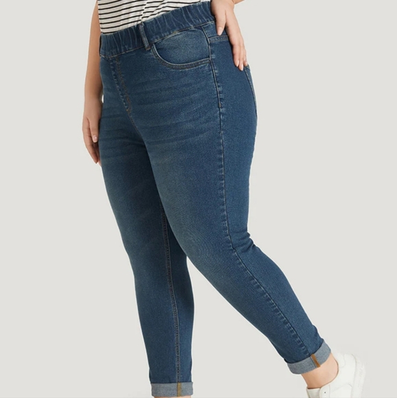 NWT  BloomChic  Women's Size 16 Elastic Waist  Roll Hem Ankle  Dark Wash Jeans - Picture 8 of 16